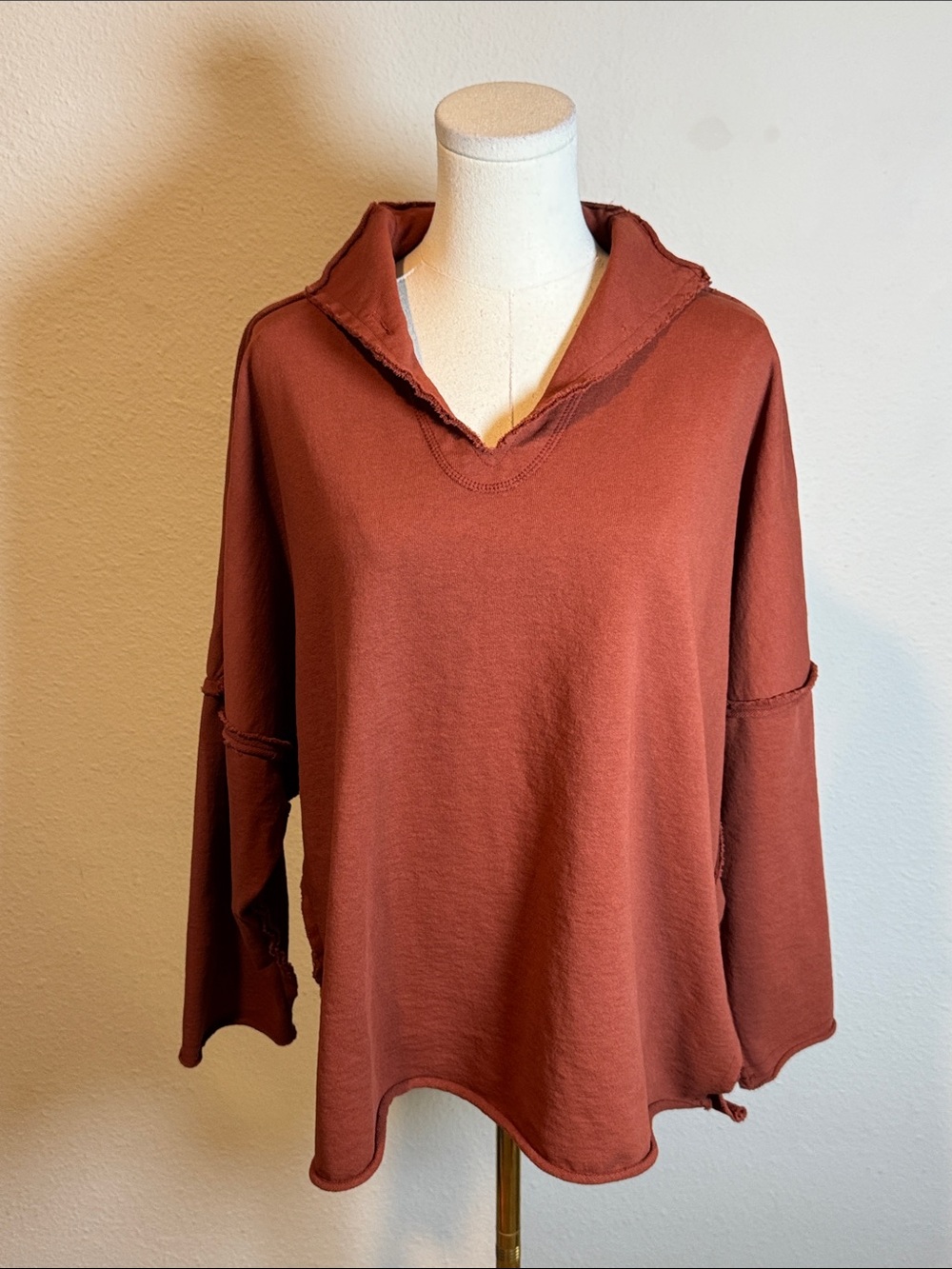 Eleven Stitch Design Rust Raw Edge Pullover size Large